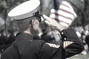 Lee más sobre el artículo Cuándo los jubilados y veteranos del Cuerpo de Marines deben usar uniformes