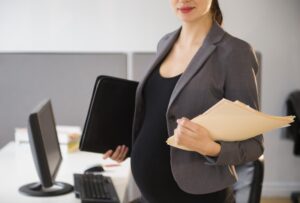 Lee más sobre el artículo 6 consejos para elegir ropa de maternidad profesional