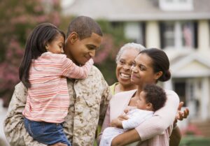 Lee más sobre el artículo ¿Cómo se inscriben los miembros de la familia militar en DEERS?