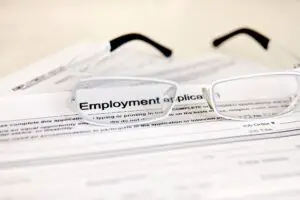 Lee más sobre el artículo ¿Es legal pedir la fecha de nacimiento de un solicitante de empleo?