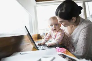 Lee más sobre el artículo Cómo definir su «nueva normalidad» después de la licencia por maternidad