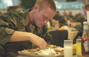 Lee más sobre el artículo Asignación de alimentos del ejército y guía de Chow Hall