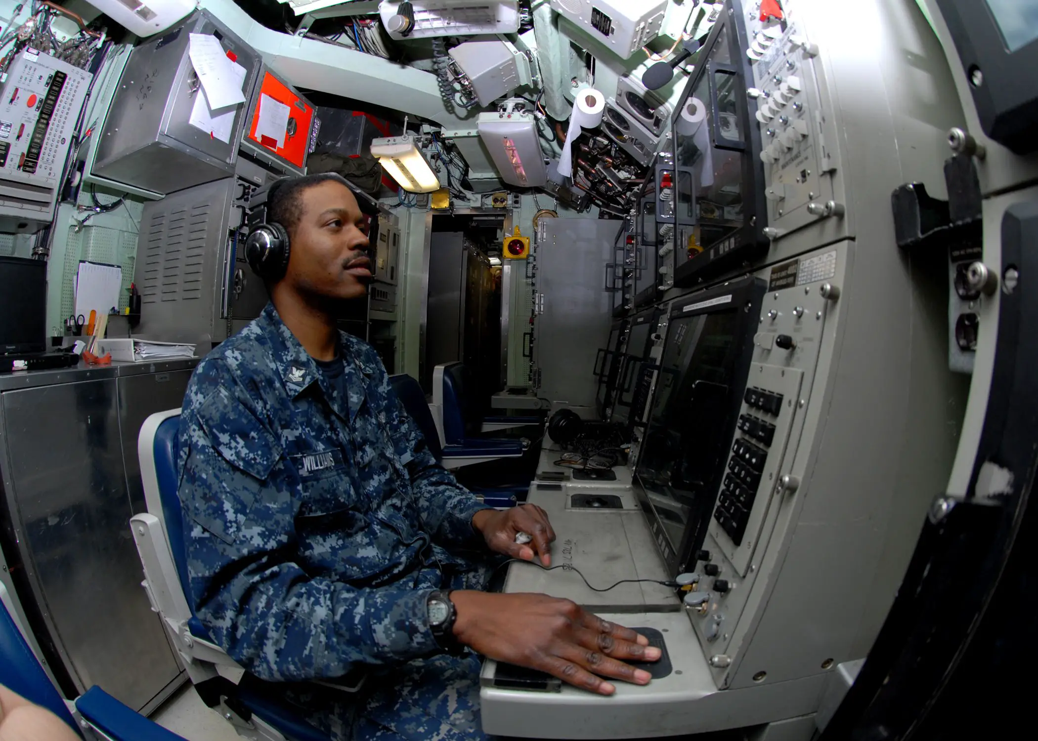 En este momento estás viendo Trabajo en la Marina: Técnico de Sonar, Submarino (STS)
