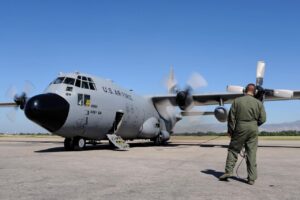 Lee más sobre el artículo Aeronave de la Fuerza Aérea Loadmaster 1A2X1