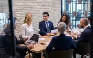 Lee más sobre el artículo Cómo llevar a cabo reuniones de negocios eficaces que produzcan resultados
