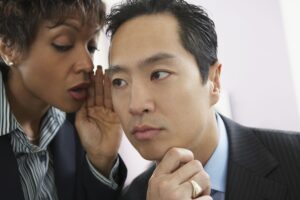Lee más sobre el artículo Cómo manejar los chismes en el trabajo