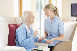 Lee más sobre el artículo Habilidades laborales importantes para los asistentes de salud en el hogar