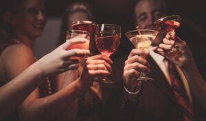Lee más sobre el artículo Consejos para empleadores sobre el servicio de bebidas alcohólicas en eventos de la empresa