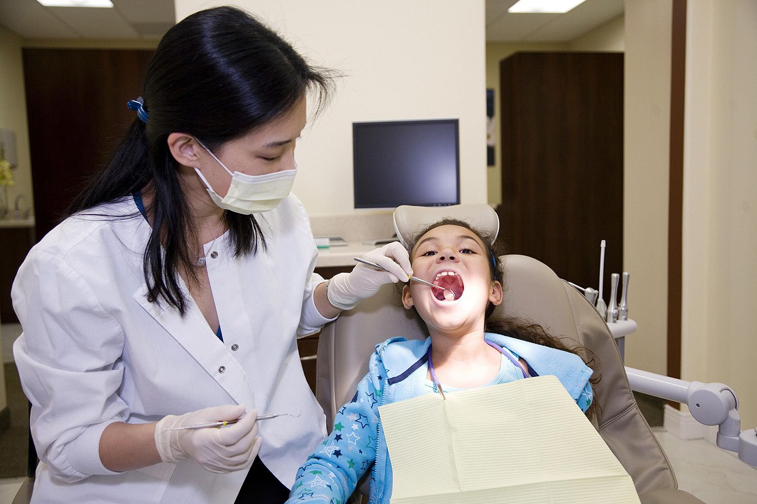 En este momento estás viendo ¿Qué hacen varios dentistas?