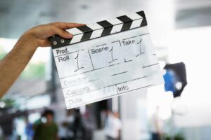 Lee más sobre el artículo Lista y ejemplos de habilidades laborales de productor de televisión / cine
