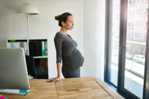Lee más sobre el artículo ¿Cuánto tiempo debe durar su licencia por maternidad?