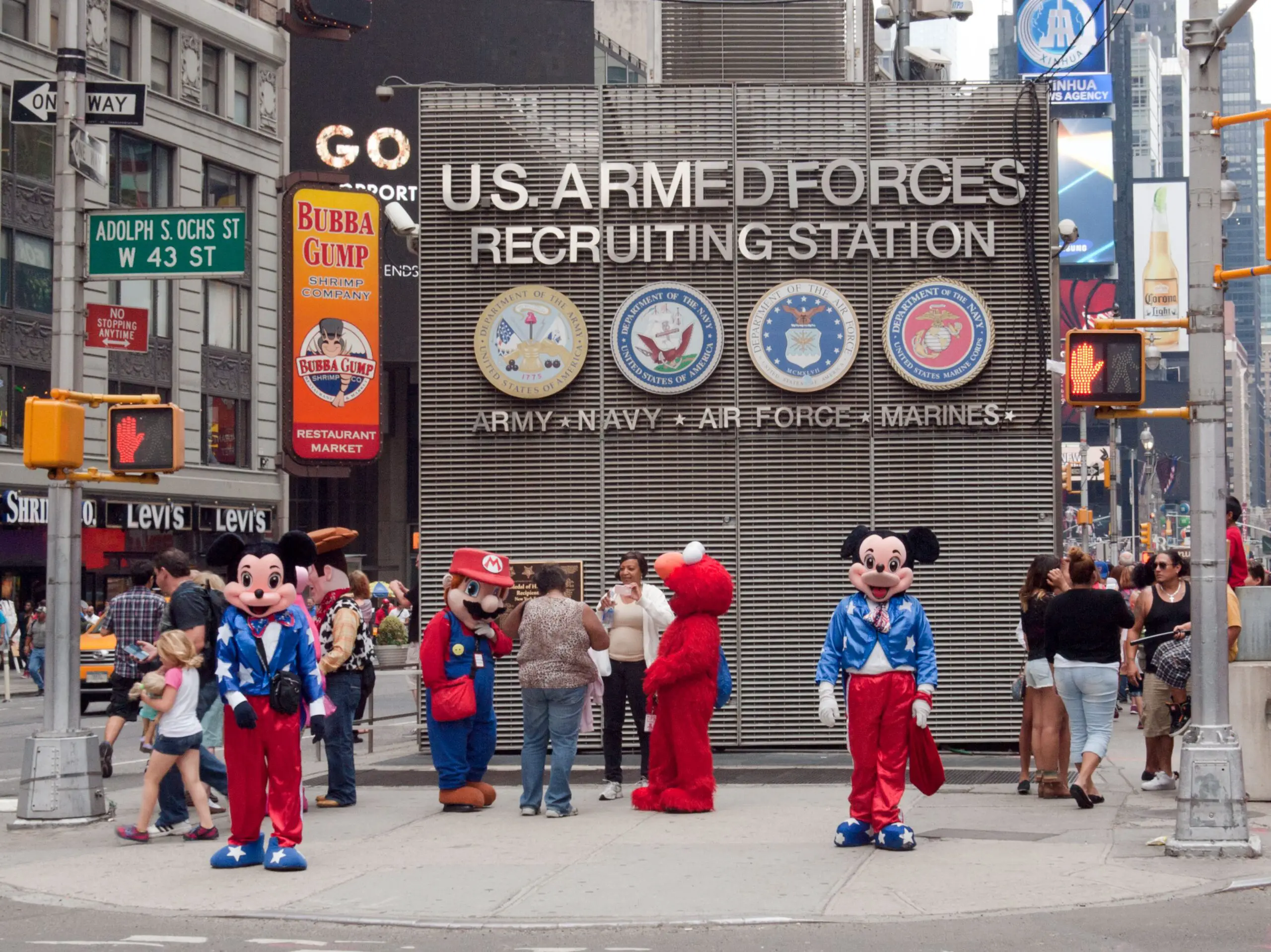 En este momento estás viendo Reclutamiento de las Fuerzas Armadas en Times Square