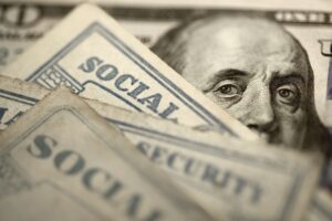 Lee más sobre el artículo ¿Puede cobrar tanto el desempleo como el seguro social?