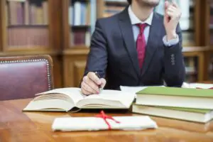 Lee más sobre el artículo Factores a considerar si desea convertirse en abogado